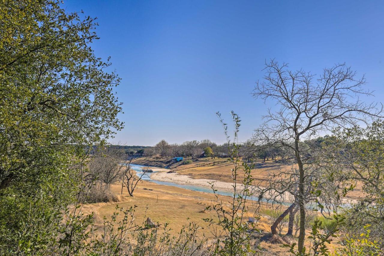 Riverfront Pipe Creek Home With Kayaks And Grill! Exterior photo